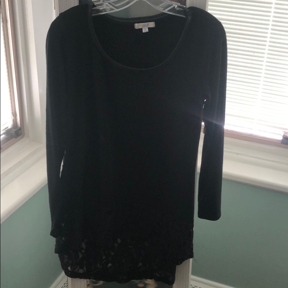 Halo tunic with flower embroidery at bottom